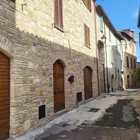 Appartamento Con Camino In Centro Storico Bevagna Exteriör bild