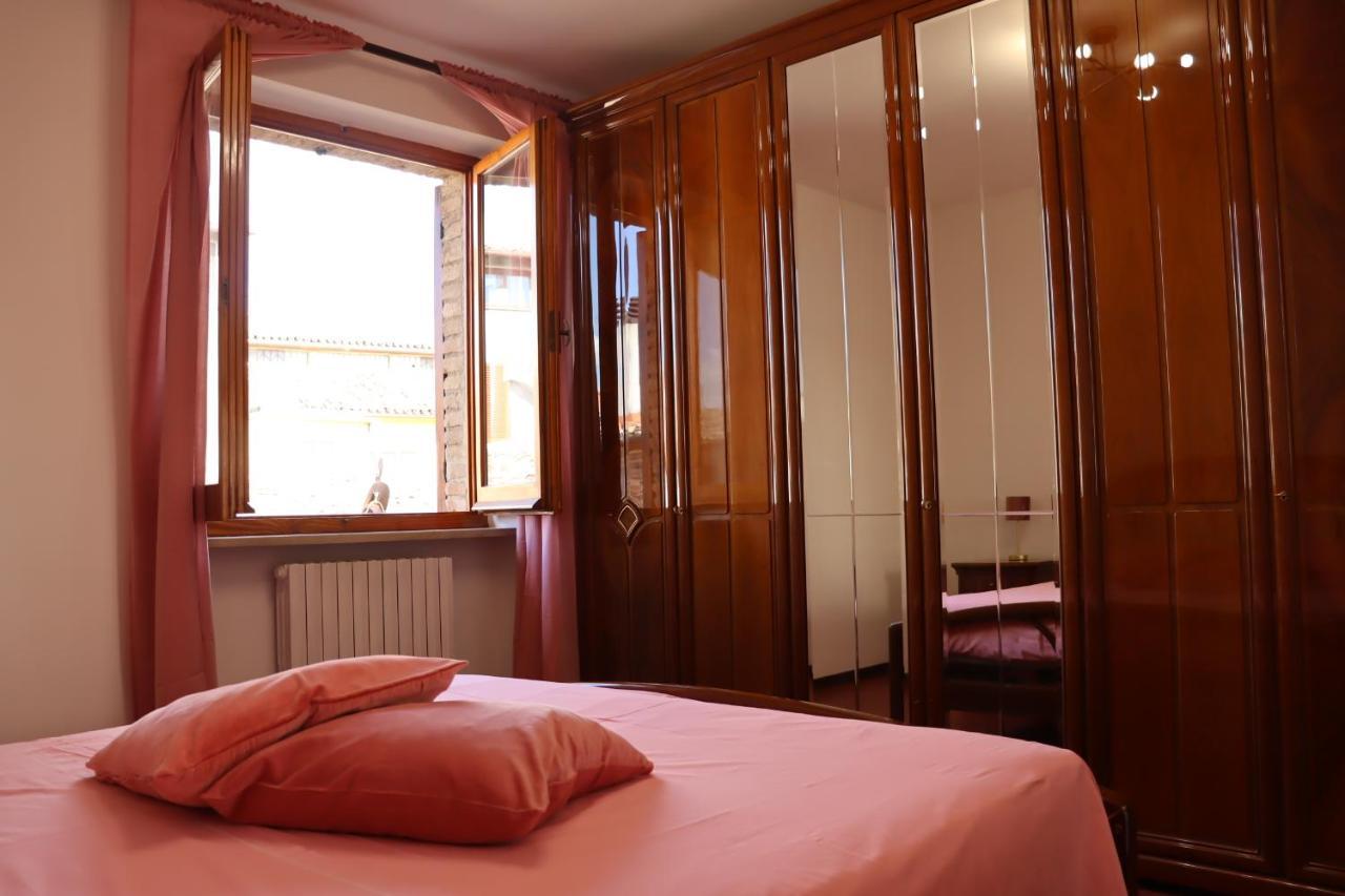 Appartamento Con Camino In Centro Storico Bevagna Exteriör bild